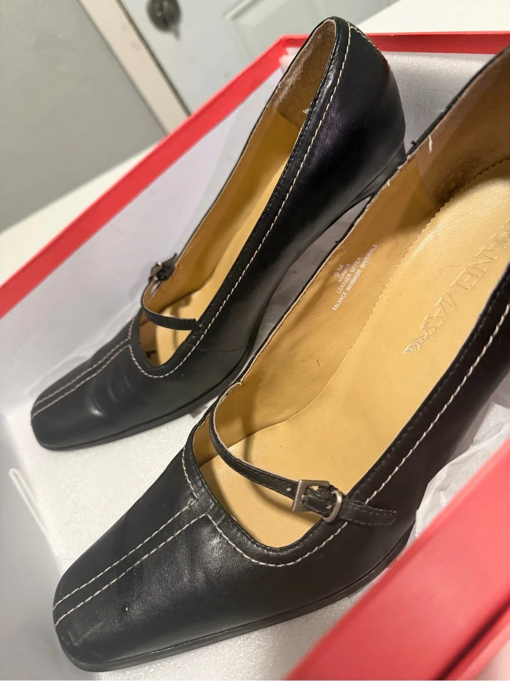 Vintage Black Leather Mary Jane Pumps with Contrast Stitching
